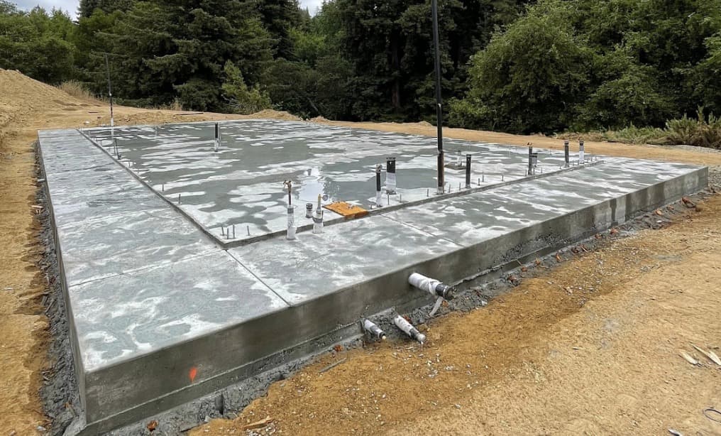Large pool deck with multiple levels